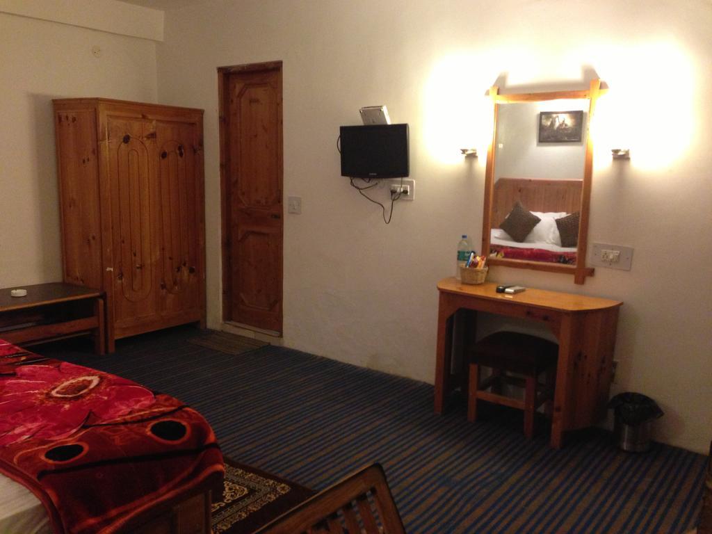 Akash Hills Hotel Manali (Himachal Pradesh) Ngoại thất bức ảnh