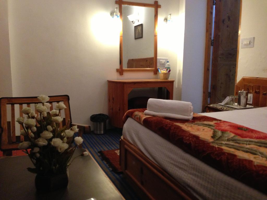 Akash Hills Hotel Manali (Himachal Pradesh) Ngoại thất bức ảnh